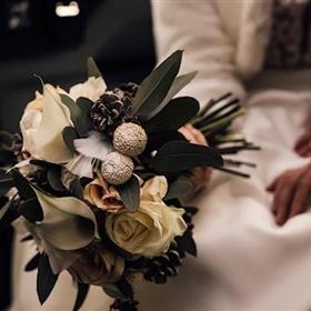 fwthumblucydavey bride bouquet.jpg